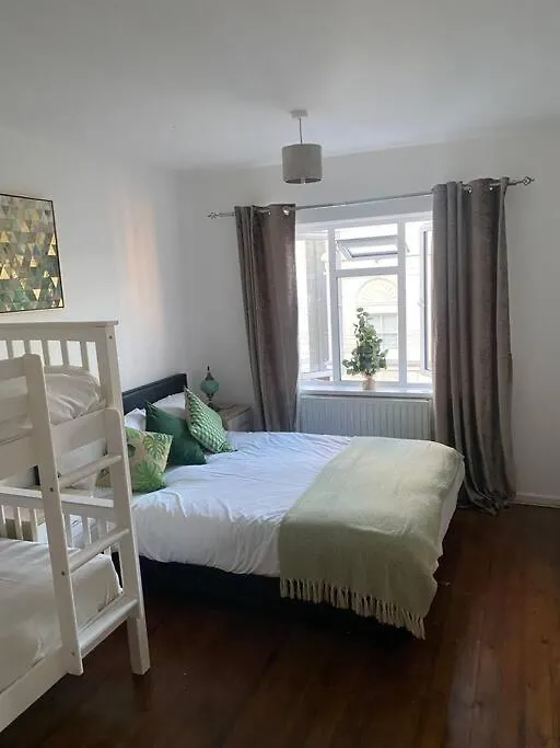 Brighton New Apartment Free Parking Sleeps 6