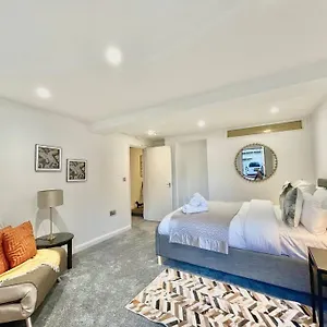 Apartment By The Flat Accommodating 5 Guests, Brighton