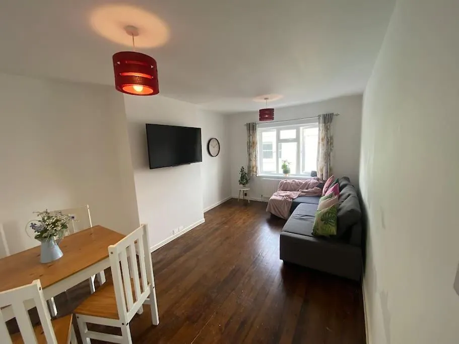 Brighton New Apartment Free Parking Sleeps 6